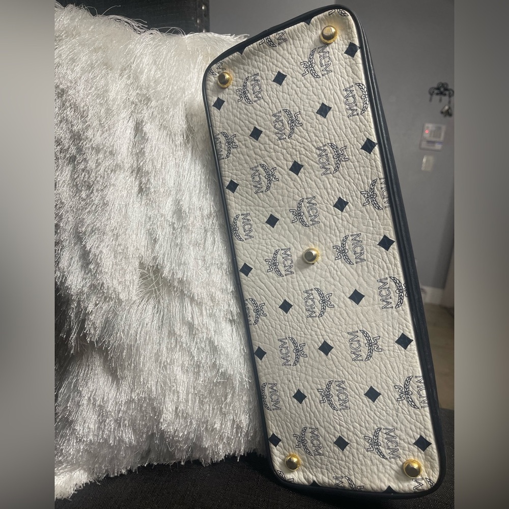 🤗 SOLD 🤗 MCM Satchel with Gold Accents - Picture 3 of 12